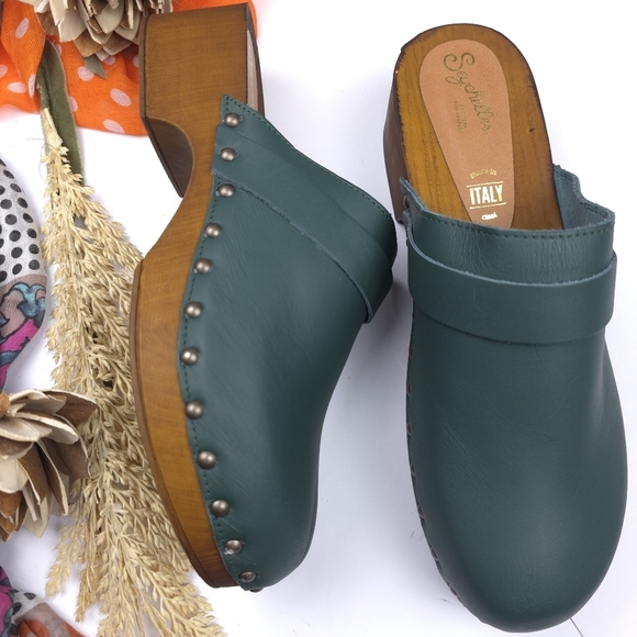 Seychelles Shoes - New Anthropologie Seychelles Green Leather Clogs 9.5